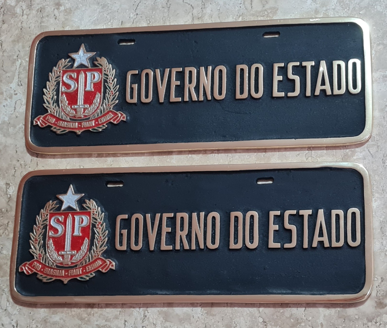 PLACA DE CARRO OFICIAL EM BRONZE FUNDIDO